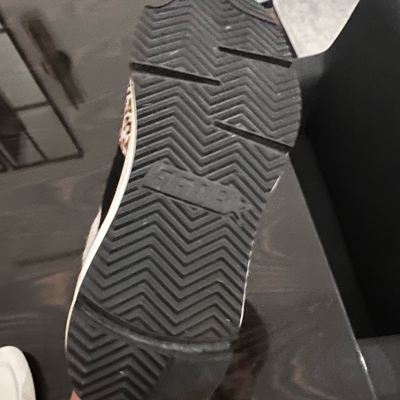 Used ONCE GG sneakers   So Cute!    EXCELLENT CONDITION - Picture 5 of 6